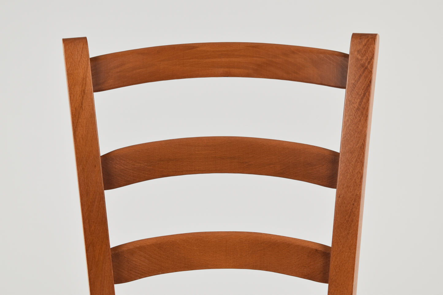 Sedia modello Venice con robusta struttura in Legno di faggio verniciato e seduta in ecopelle o tessuto