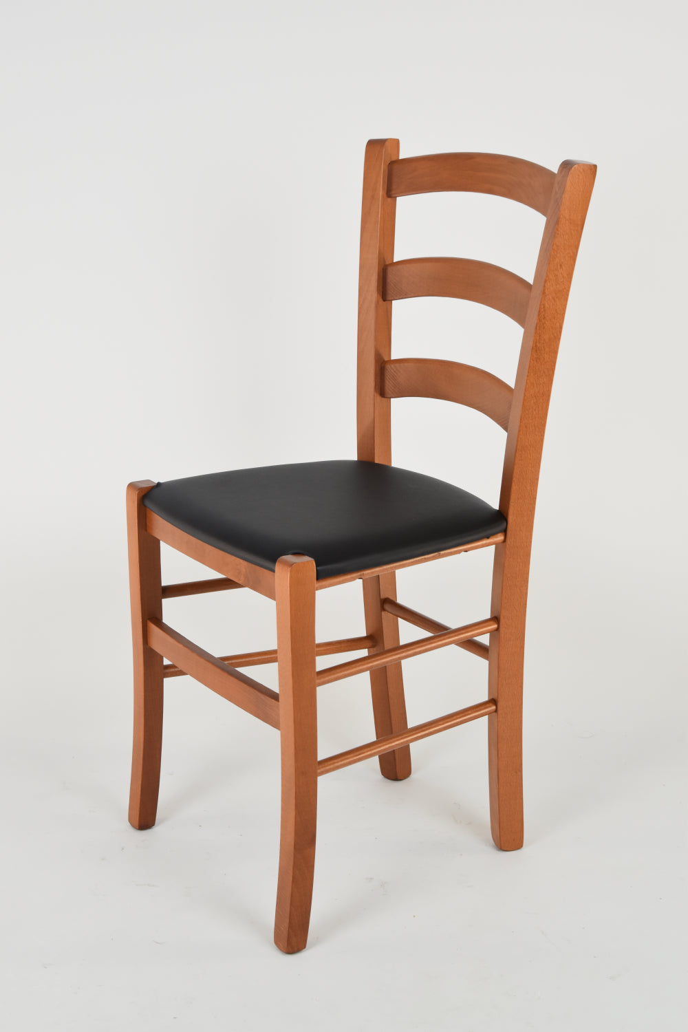 Sedia modello Venice con robusta struttura in Legno di faggio verniciato e seduta in ecopelle o tessuto