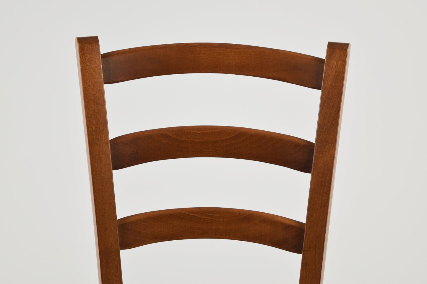 Sedia modello Venice con robusta struttura in Legno di faggio verniciato e seduta in ecopelle o tessuto
