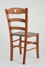 Charger l&#39;image dans la galerie, Chaise Cuore avec robuste structure en bois de hêtre et assise rembourrée et revêtue en cuir artificiel ou tissu
