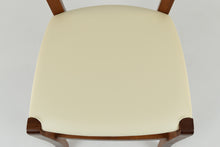 Afbeelding in Gallery-weergave laden, Sedia modello Cuore con robusta struttura in Legno di faggio verniciato e seduta in tessuto o finta pelle
