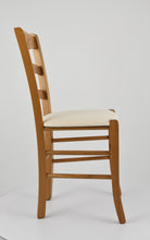 Lade das Bild in den Galerie-Viewer, Stuhl Cuore mit robuster Struktur aus lackiertem Buchenholz, gepolsterter Sitz
