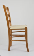Załaduj obraz do przeglądarki galerii, Krzesło model Cuore, solidna struktura z malowanego drewna bukowego, siedzisko z tkaniny lub ze sztucznej skóry
