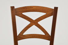 Carica l&#39;immagine nel visualizzatore di Gallery, Sedia modello Cross con robusta struttura in legno di faggio e seduta in paglia
