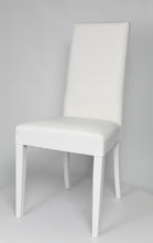 Charger l&#39;image dans la galerie, Set 4 chaises Bally avec robuste structure en bois de hêtre peindré, assise et dossier rembourrés et revêtus en cuir artificiel
