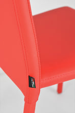 Carica l&#39;immagine nel visualizzatore di Gallery, Set sedie impilabili Julia con robusta struttura in acciaio imbottita e rivestita in pelle artificiale
