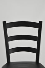 Lade das Bild in den Galerie-Viewer, Stuhl Venezia mit robuster Struktur aus Buchenholz 100% natürlich, Sitzfläche aus Holz
