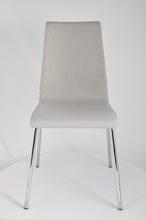 Lade das Bild in den Galerie-Viewer, Lisbon Stühle mit gepolsterter Sperrholzschale mit perlgrauem Stoff bezogen und Stahlrohrgestell
