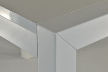 Carica l&#39;immagine nel visualizzatore di Gallery, Tavolo modello Greta laccato bianco con struttura in legno di faggio e piano in nobilitato lucido mirror gloss
